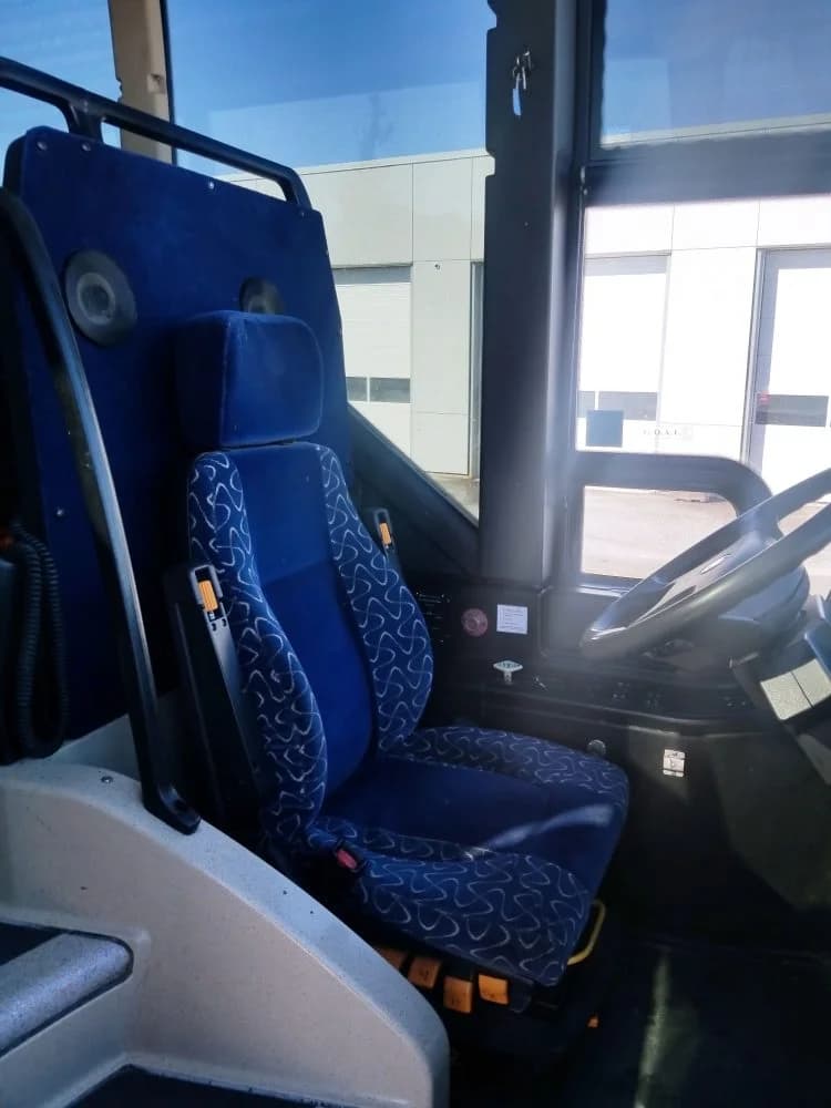 2011 Prevost H3-45 Coach Bus - Image 3