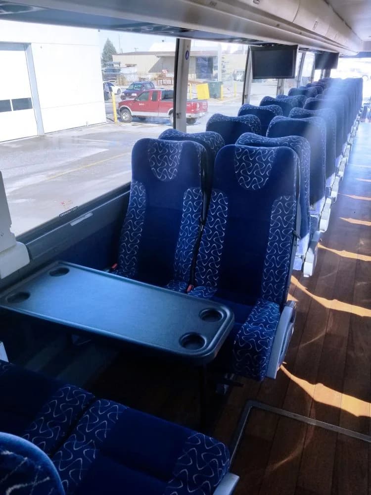 2011 Prevost H3-45 Coach Bus - Image 4