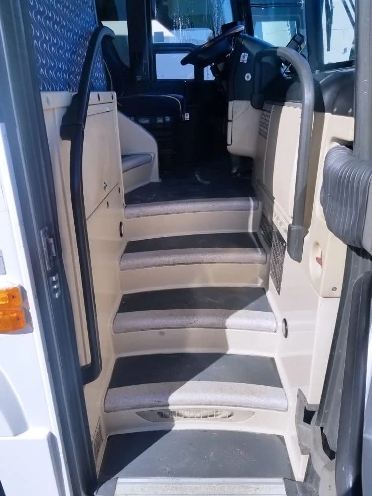 2012 Prevost H3-45 Coach Bus - Image 4