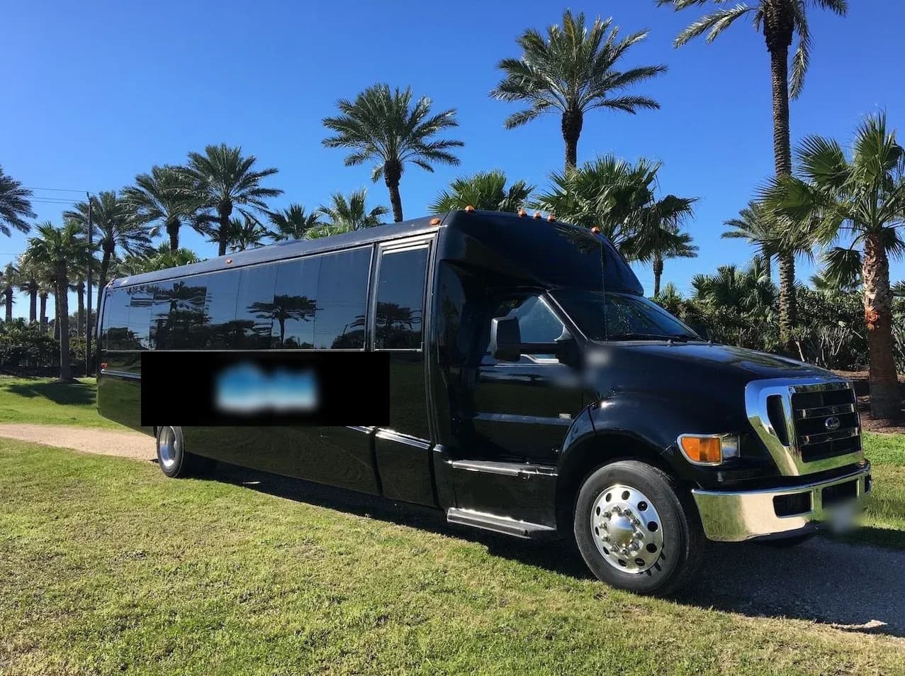 2013 Ford F650 Shuttle Bus - Image 2