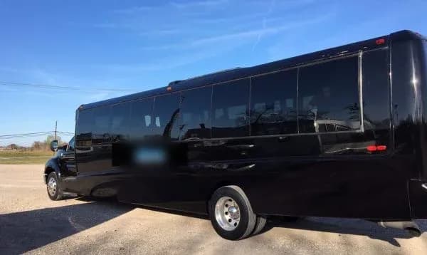 2013 Ford F650 Shuttle Bus - Image 3