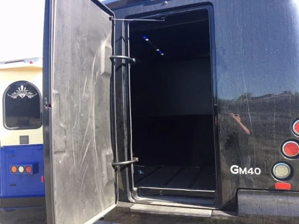 2013 Ford F650 Shuttle Bus - Image 6