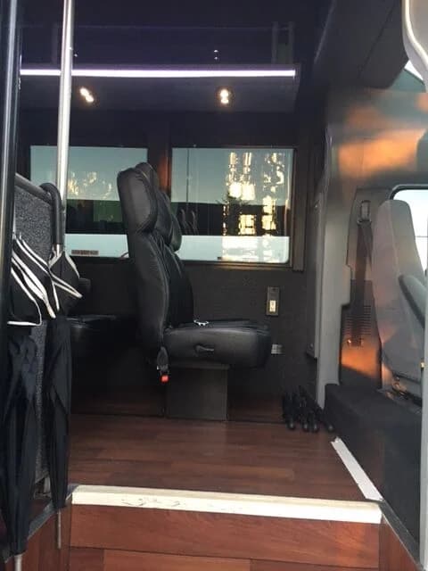 2013 Ford F650 Shuttle Bus - Image 5