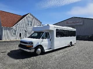 2017 Chevrolet Express 4500 bus