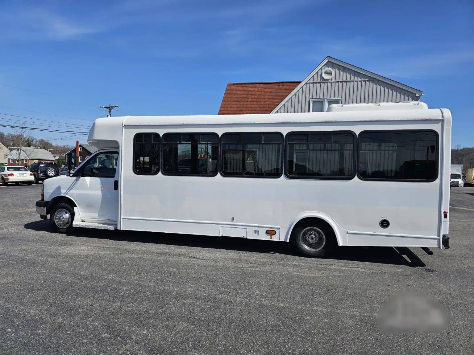 2017 Chevrolet Express 4500 Shuttle Bus - Image 3