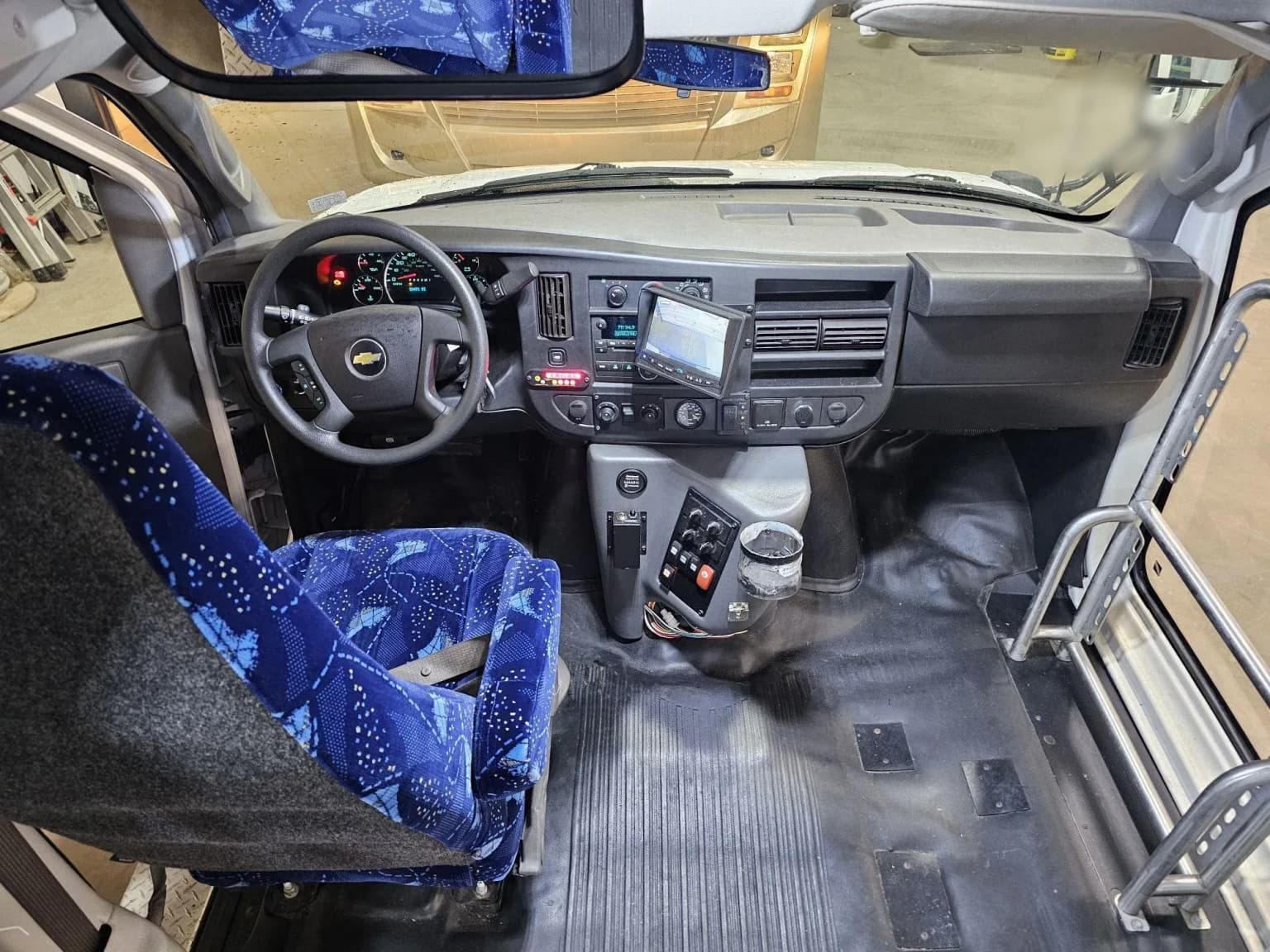 2017 Chevrolet Express 4500 Shuttle Bus - Image 4