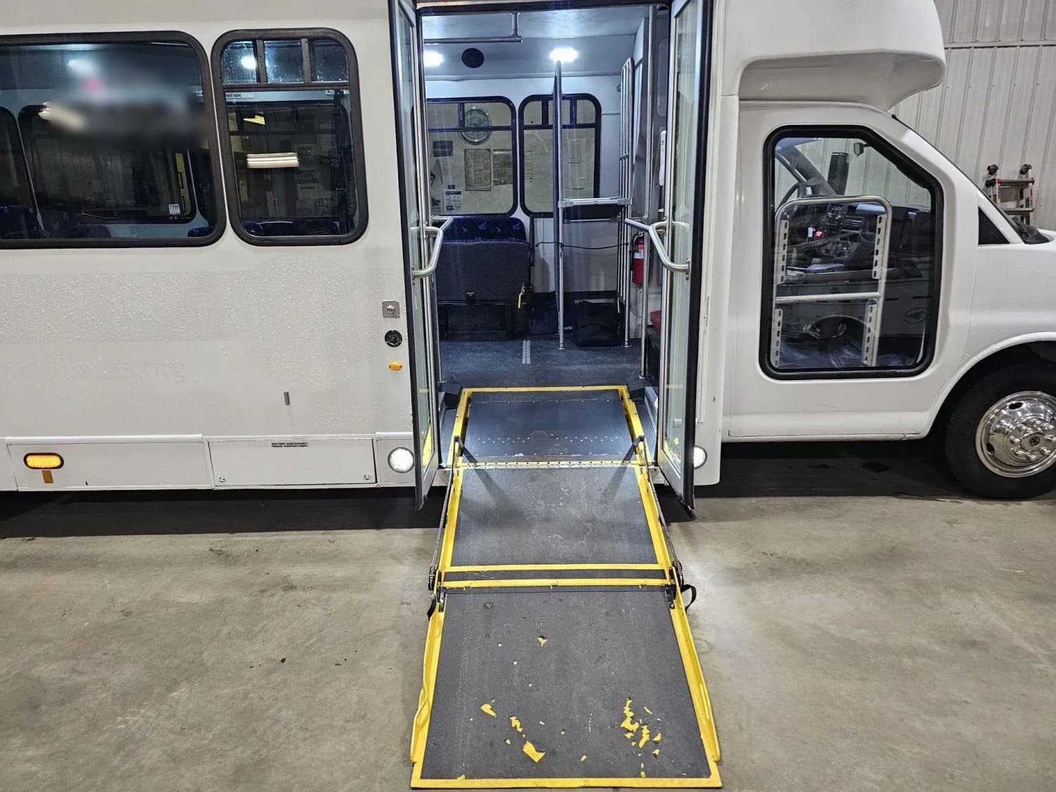 2017 Chevrolet Express 4500 Shuttle Bus - Image 5
