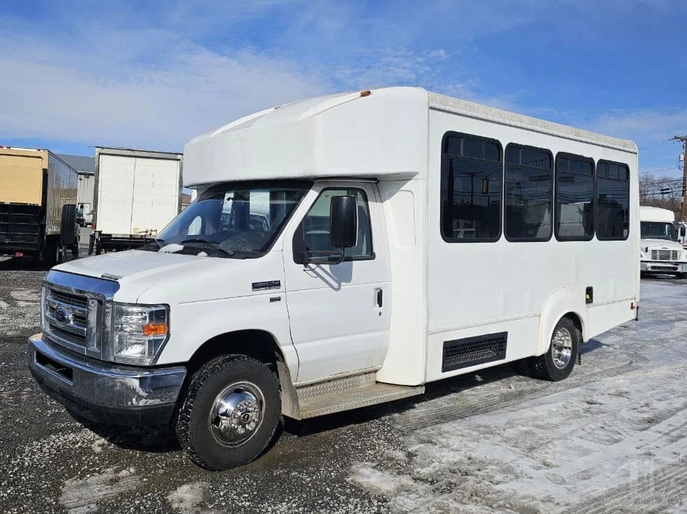 2016 Ford E350 Shuttle Bus - Image 1