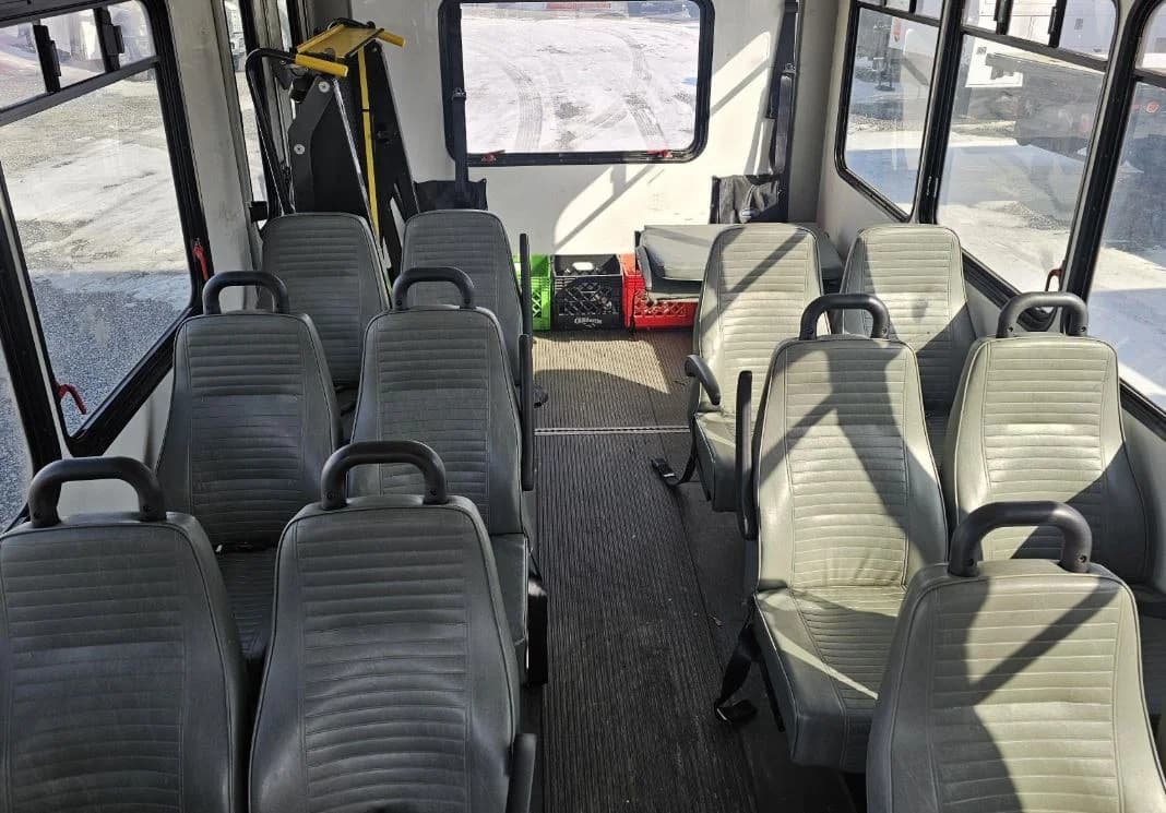 2016 Ford E350 Shuttle Bus - Image 8