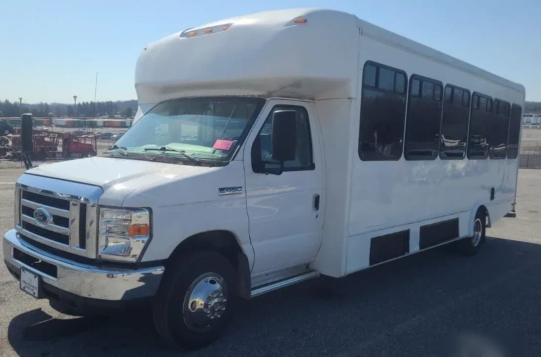 2017 Ford E450 Shuttle Bus - Image 1