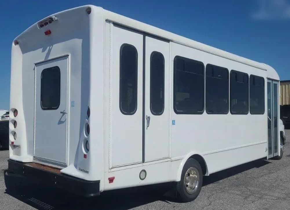 2017 Ford E450 Shuttle Bus - Image 2