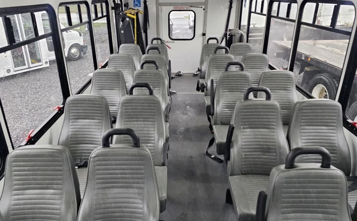2017 Ford E450 Shuttle Bus - Image 7