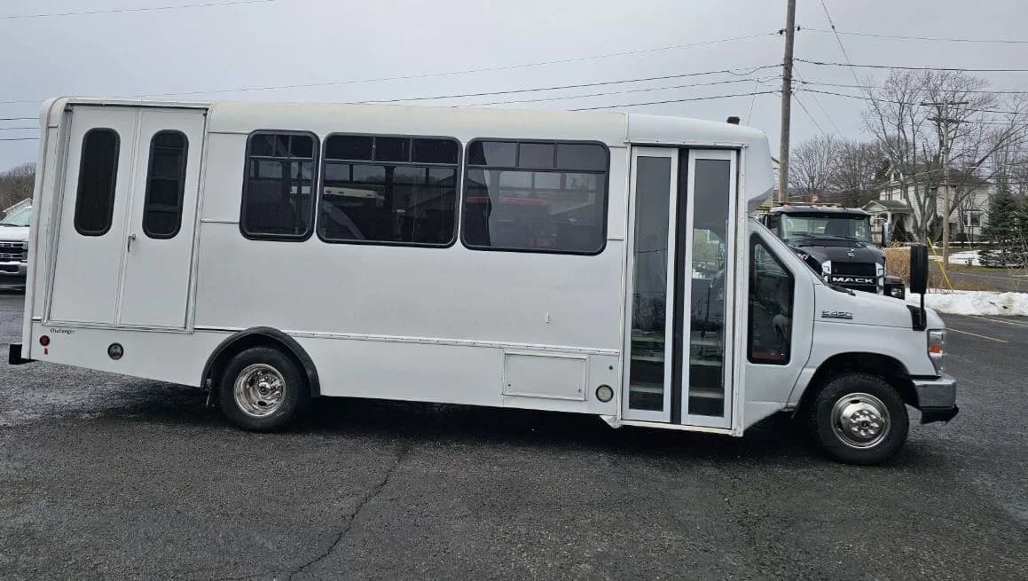 2017 Ford E450 Shuttle Bus - Image 2