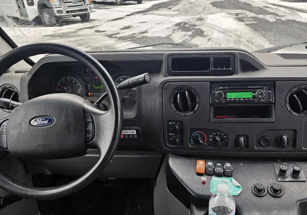 2017 Ford E450 Shuttle Bus - Image 7
