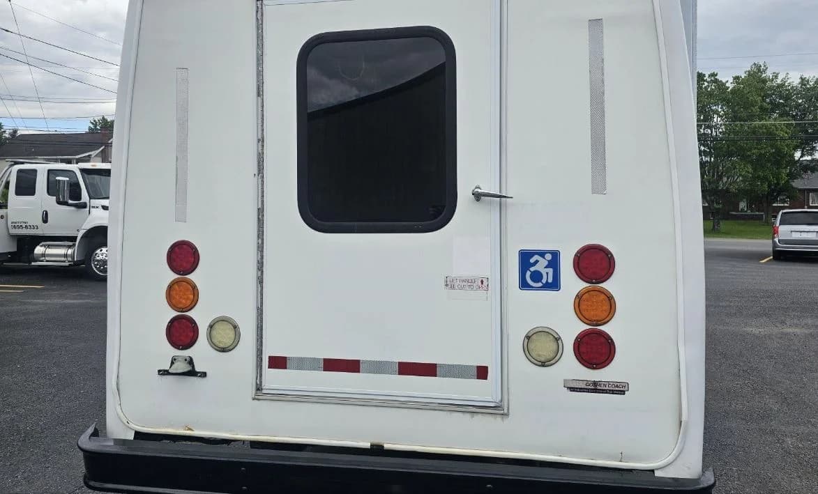 2012 Ford E450 Shuttle Bus - Image 5