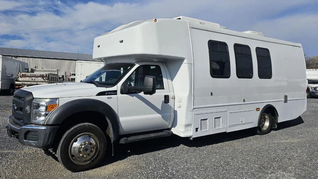 2012 Ford F550 XL Shuttle Bus - Image 1
