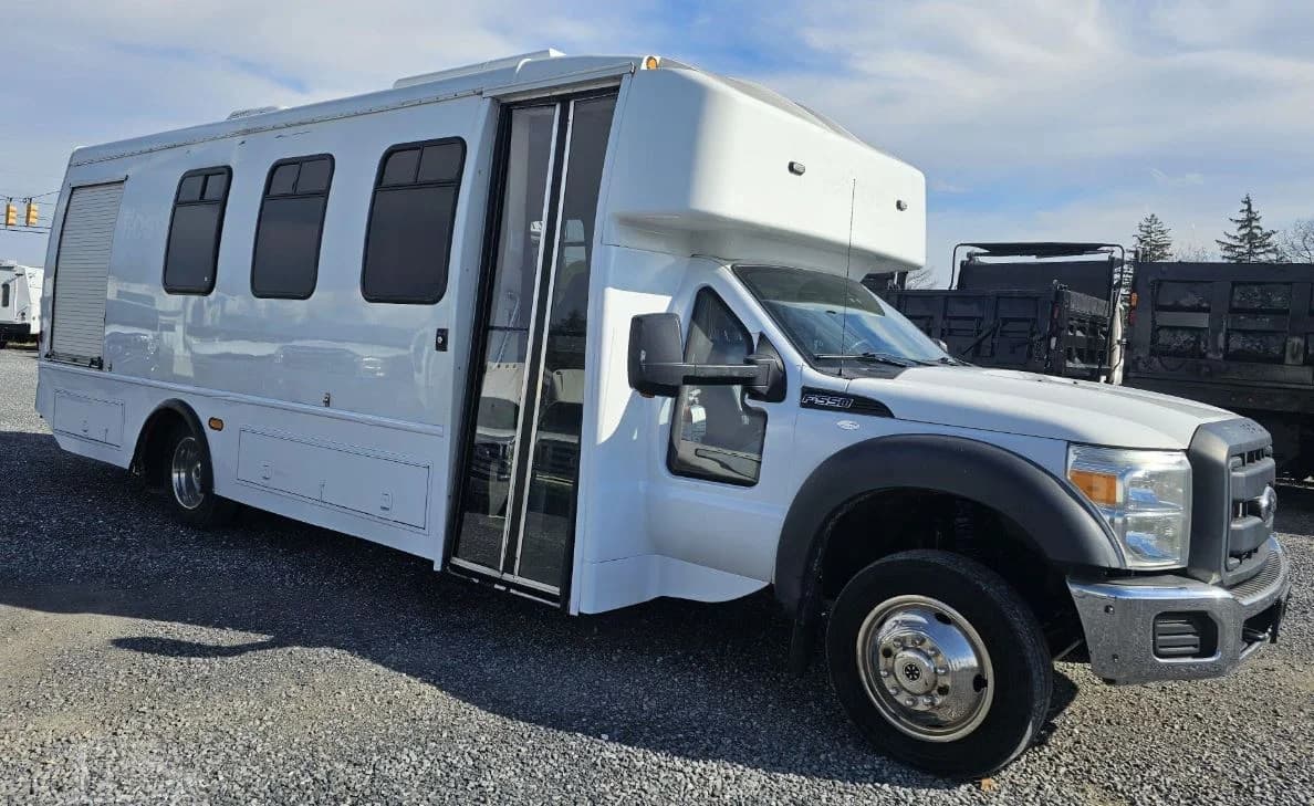2012 Ford F550 XL Shuttle Bus - Image 2