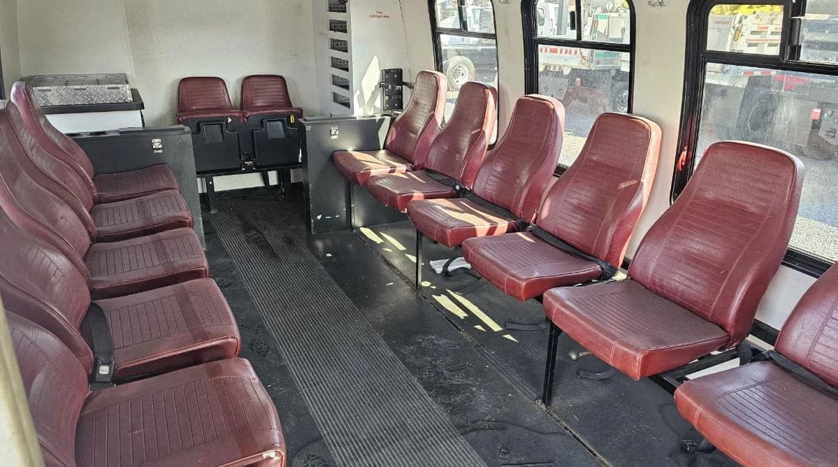 2012 Ford F550 XL Shuttle Bus - Image 8