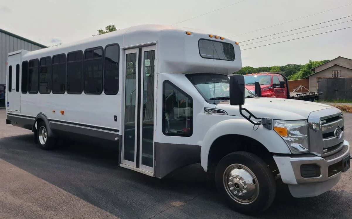 2011 Ford F550 XLT Shuttle Bus - Image 1