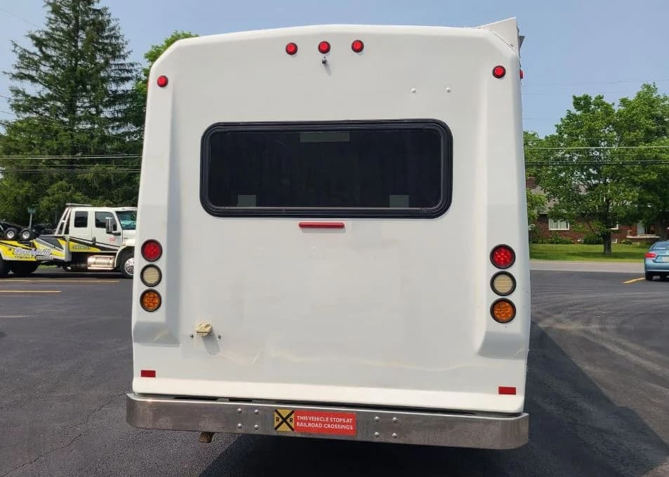 2011 Ford F550 XLT Shuttle Bus - Image 3
