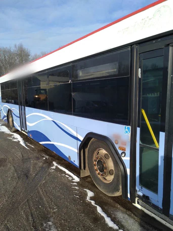 2009 Gillig Low Floor Transit Bus - Image 2