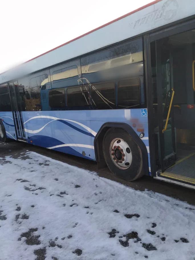 2009 Gillig Low Floor Transit Bus - Image 2