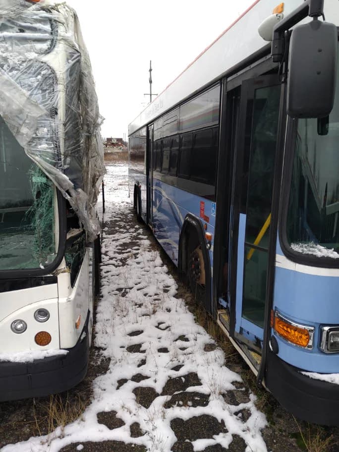 2009 Gillig 35 ft Low Floor Transit Bus - Image 2