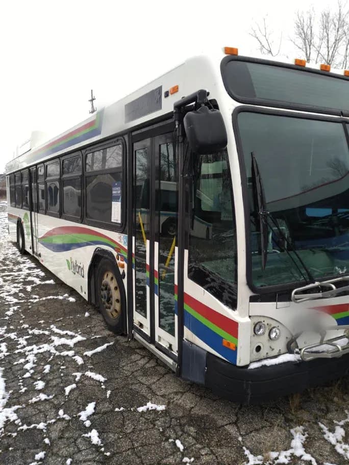 2010 Gillig 40 ft Low Floor Transit Bus - Image 2