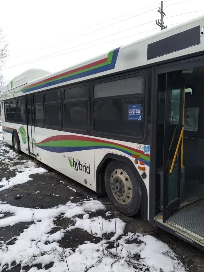 2010 Gillig 40 ft Hybrid Low Floor Transit Bus - Image 2