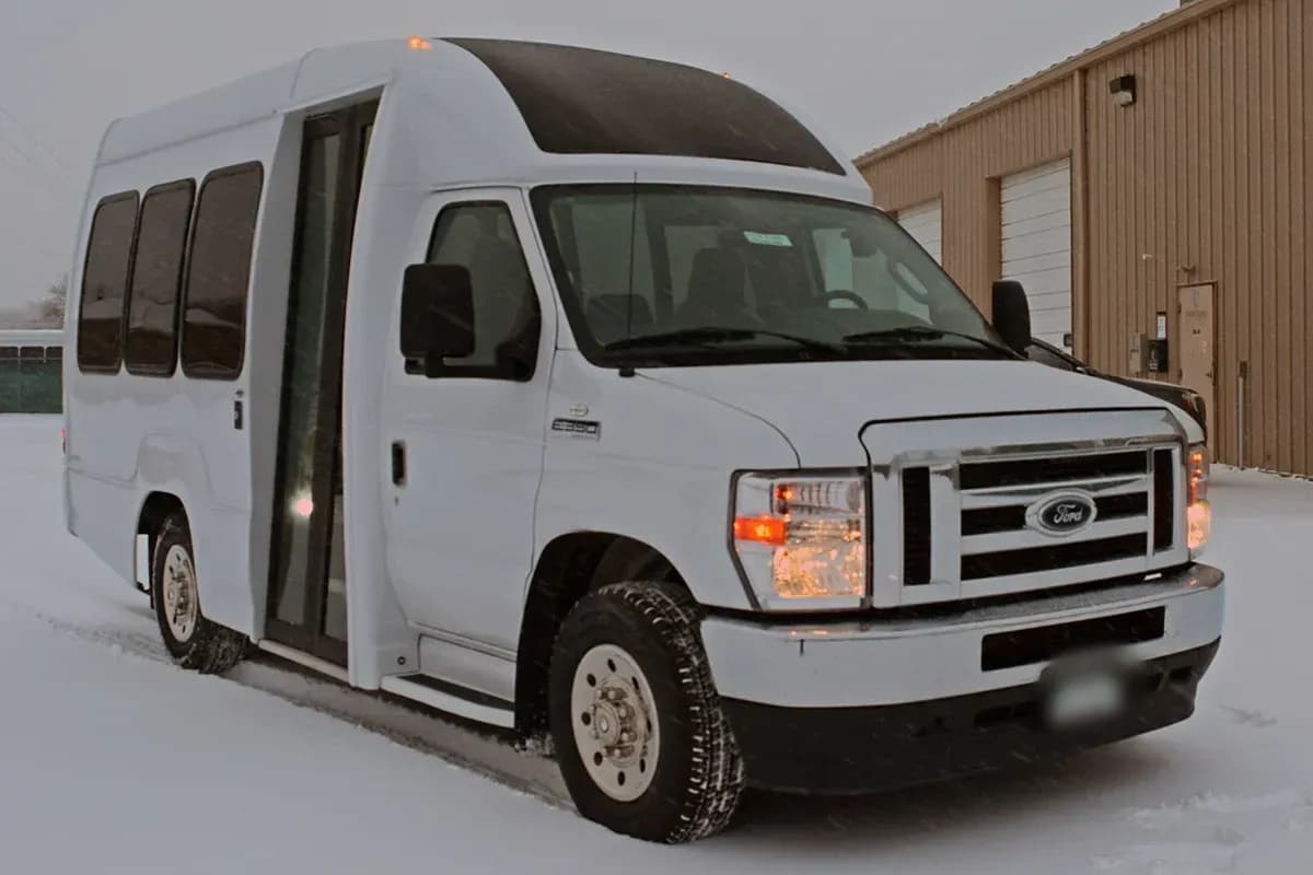 2022 Ford E350 Turtle Top Shuttle Bus - Image 4