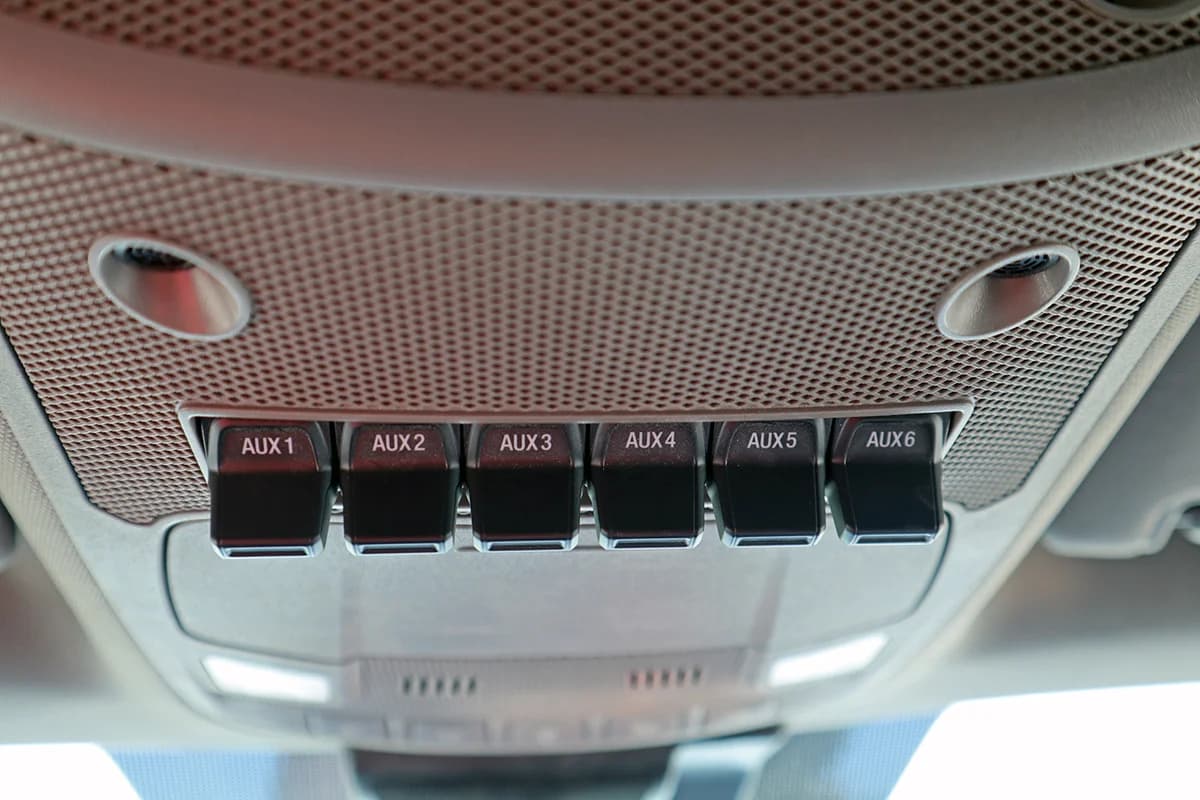 2022 Diamond VIP 3500 Shuttle Bus - Image 11