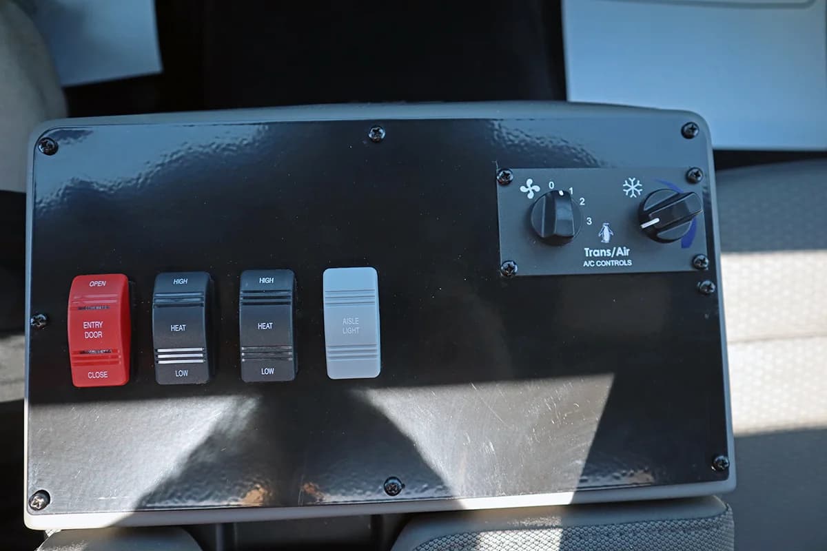 2022 Diamond VIP 3500 Shuttle Bus - Image 8