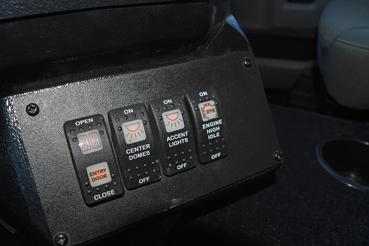 2022 Ford F550 Turtle Top Shuttle Bus - Image 11