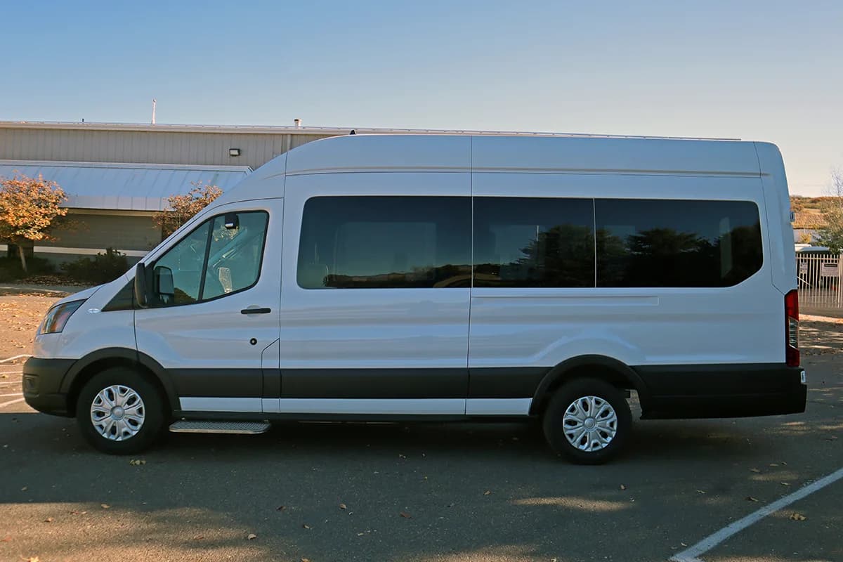 2022 Ford E-Transit Passenger Van - Image 2