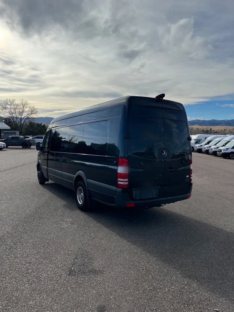 2017 Mercedes Benz LA West Shuttle Bus - Image 7
