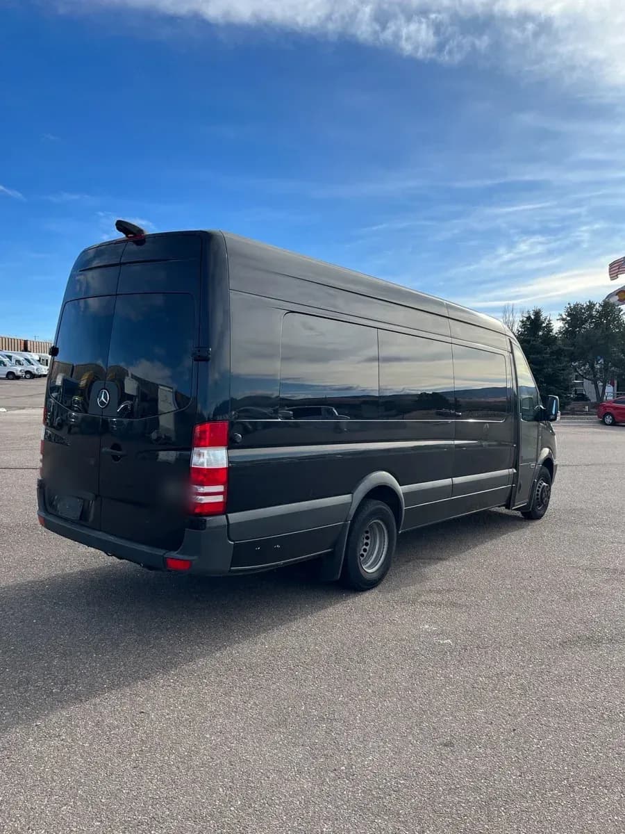 2017 Mercedes Benz LA West Shuttle Bus - Image 9