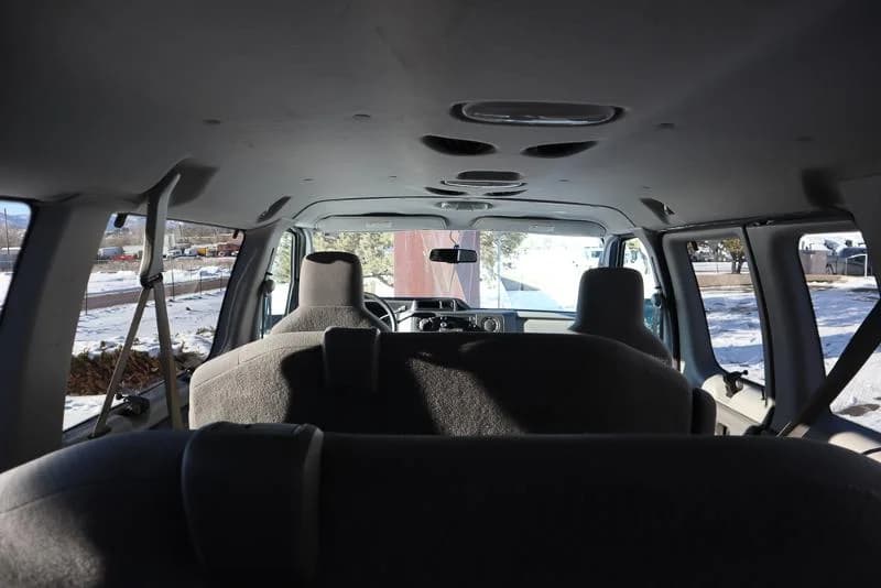 2010 Ford E350 Passenger Van - Image 10