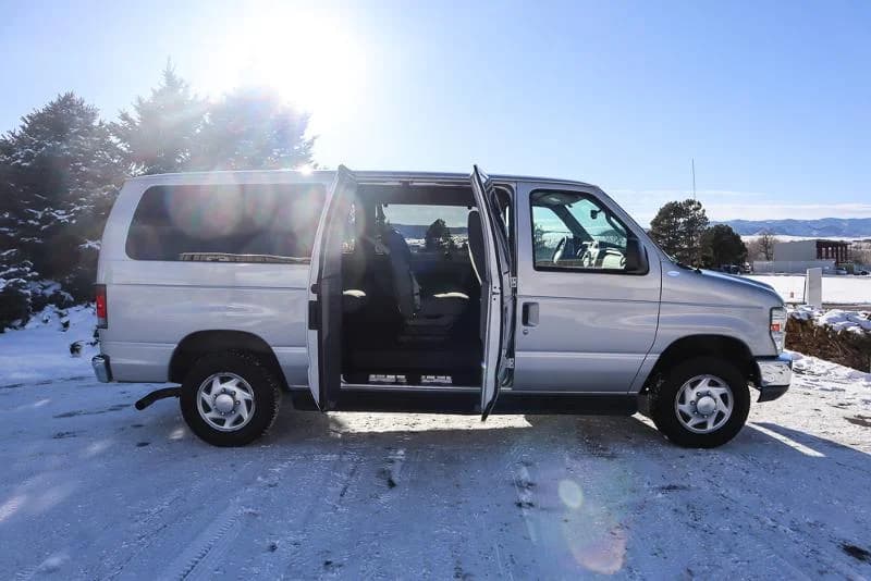 2010 Ford E350 Passenger Van - Image 2