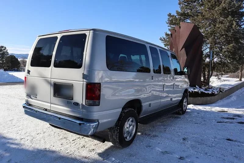 2010 Ford E350 Passenger Van - Image 3