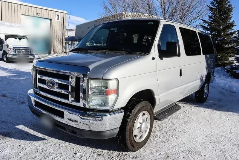 2010 Ford E350 Passenger Van - Image 5