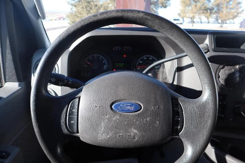 2010 Ford E350 Passenger Van - Image 7