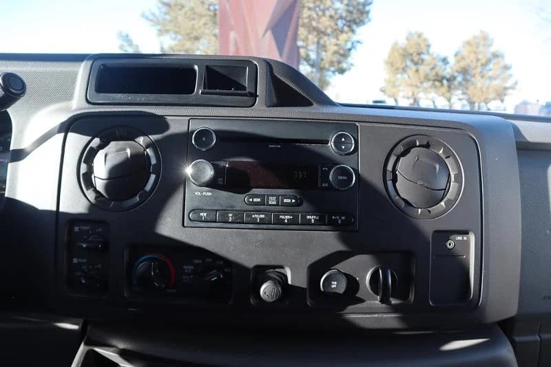 2010 Ford E350 Passenger Van - Image 8