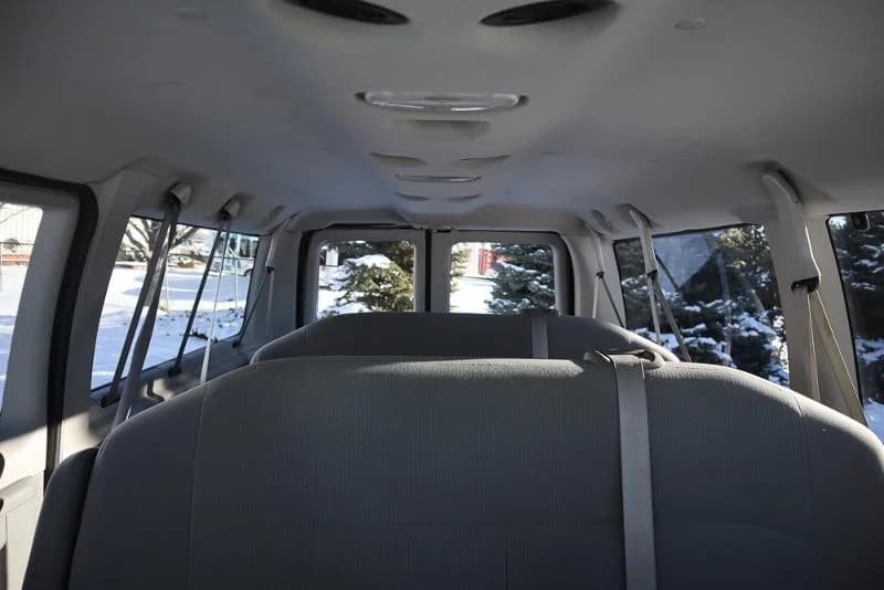 2010 Ford E350 Passenger Van - Image 9