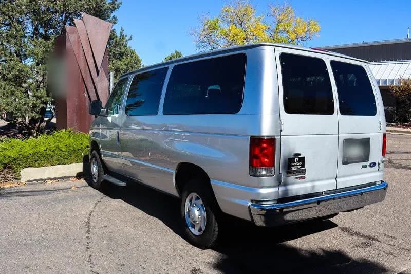 2010 Ford E350 Passenger Van - Image 2