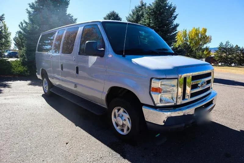 2010 Ford E350 Passenger Van - Image 3