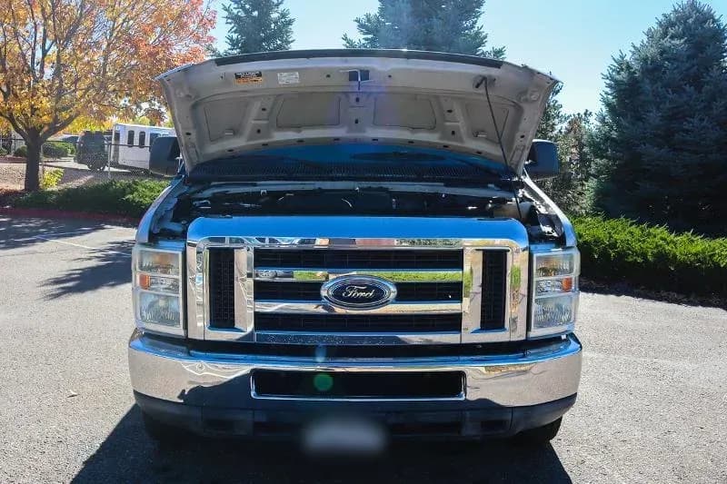 2010 Ford E350 Passenger Van - Image 5