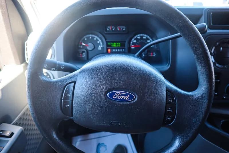 2010 Ford E350 Passenger Van - Image 6