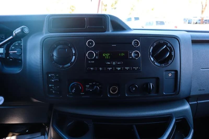 2010 Ford E350 Passenger Van - Image 7