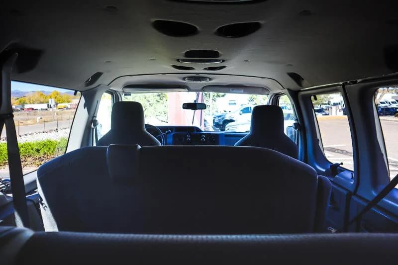 2010 Ford E350 Passenger Van - Image 9