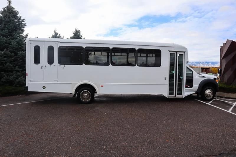 2015 Glaval Concorde II Shuttle Bus - Image 4